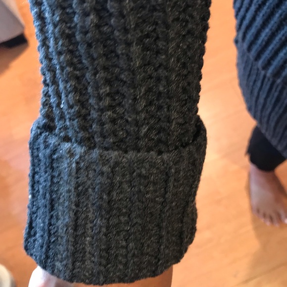 ▪️Closeout! 2 S/M left! Quality Soft Gray Cardigan - Picture 6 of 6